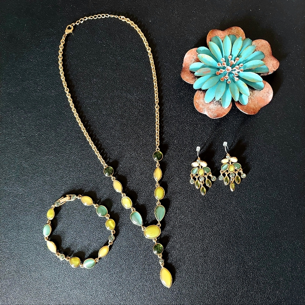 Vintage Gold Tone Necklace, Bracelet & Dangle Earrings